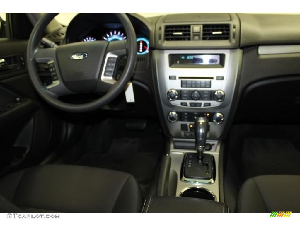 2010 Fusion SE V6 - White Platinum Tri-coat Metallic / Charcoal Black photo #25