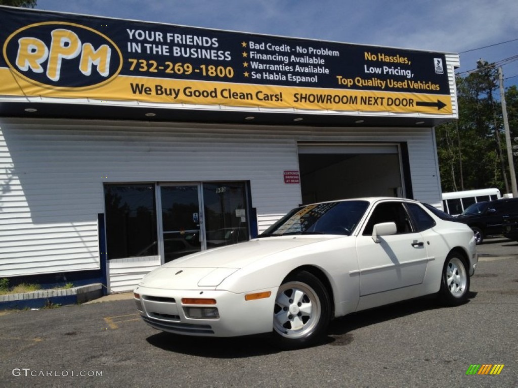 1986 944 Turbo - White / Black photo #1