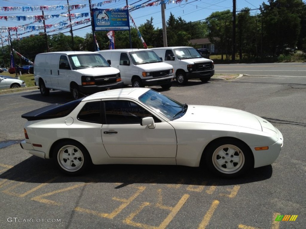 1986 944 Turbo - White / Black photo #10