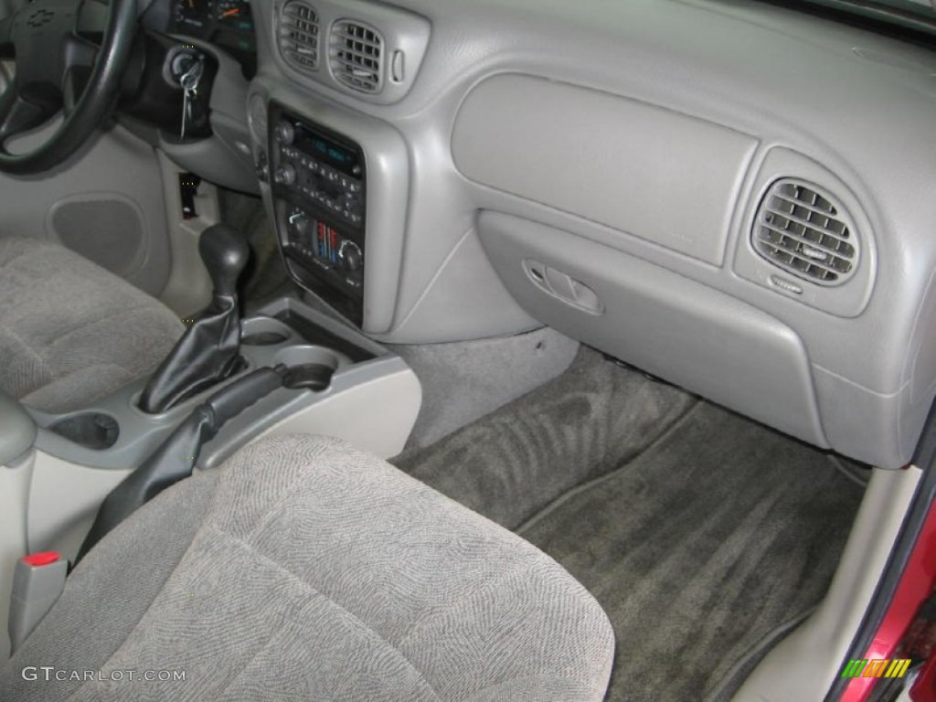 2004 TrailBlazer LT - Majestic Red Metallic / Medium Pewter photo #12