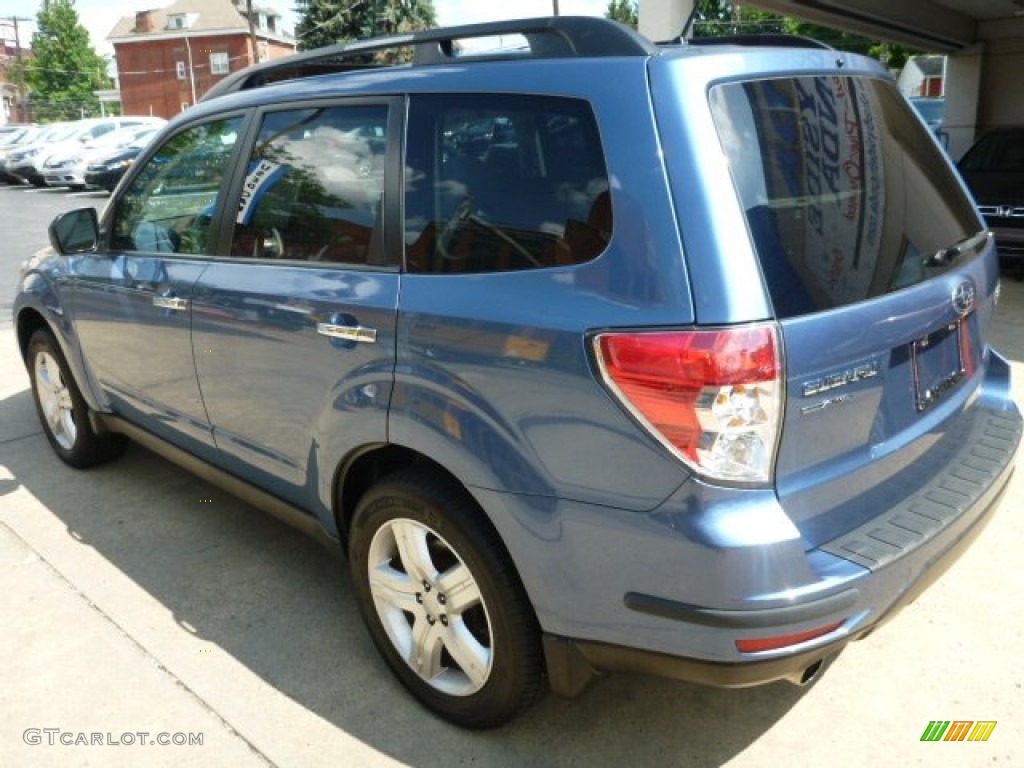 2010 Forester 2.5 X Limited - Newport Blue Pearl / Platinum photo #10