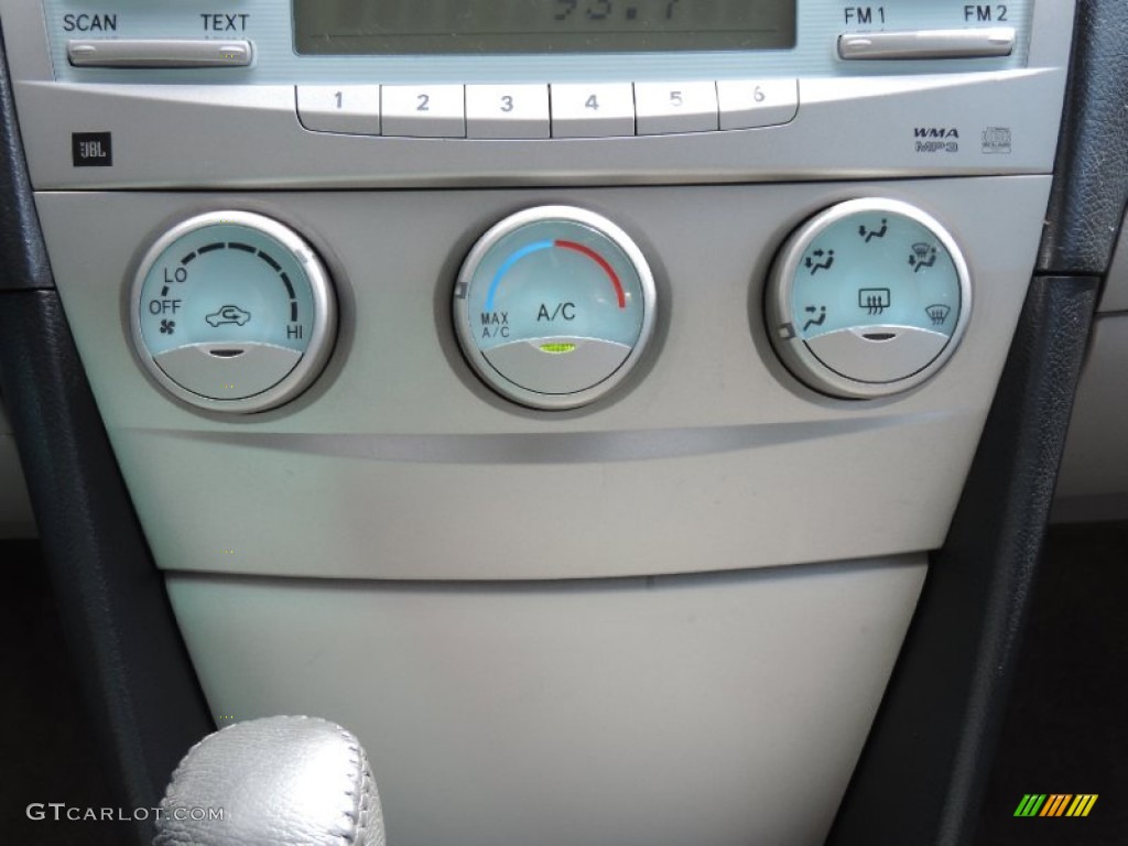 2007 Toyota Camry SE V6 Controls Photos