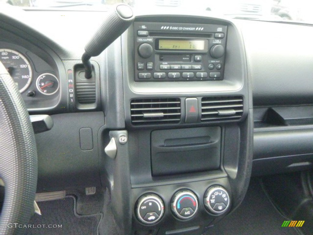 2004 Honda CR-V EX 4WD Controls Photos