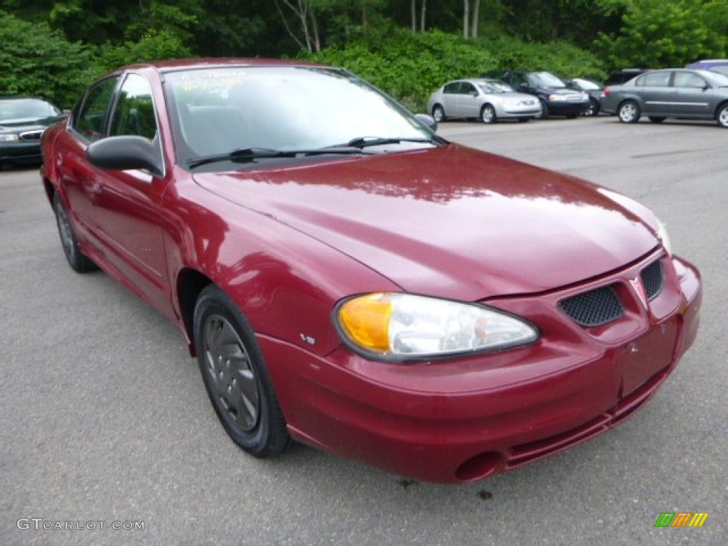 2005 Grand Am SE Sedan - Sport Red Metallic / Dark Pewter photo #5