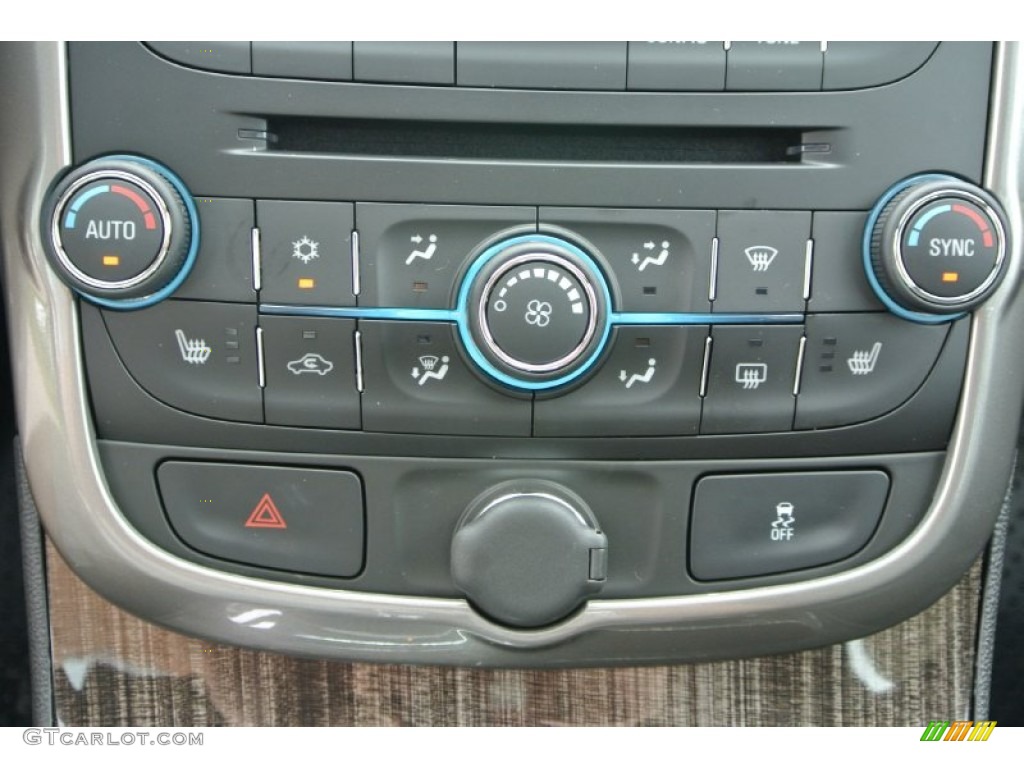 2015 Chevrolet Malibu LTZ Controls Photo #94932036