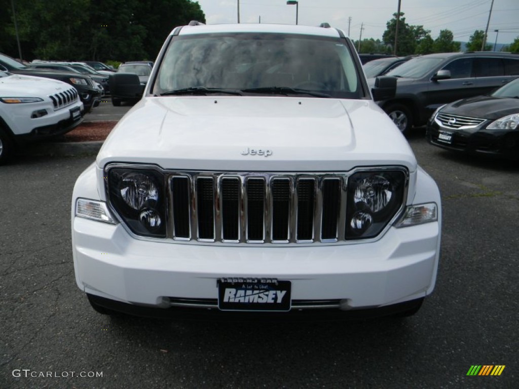 2012 Liberty Jet 4x4 - Bright White / Dark Slate Gray photo #2