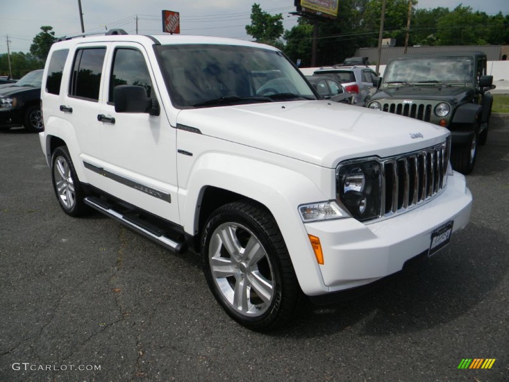 2012 Liberty Jet 4x4 - Bright White / Dark Slate Gray photo #4
