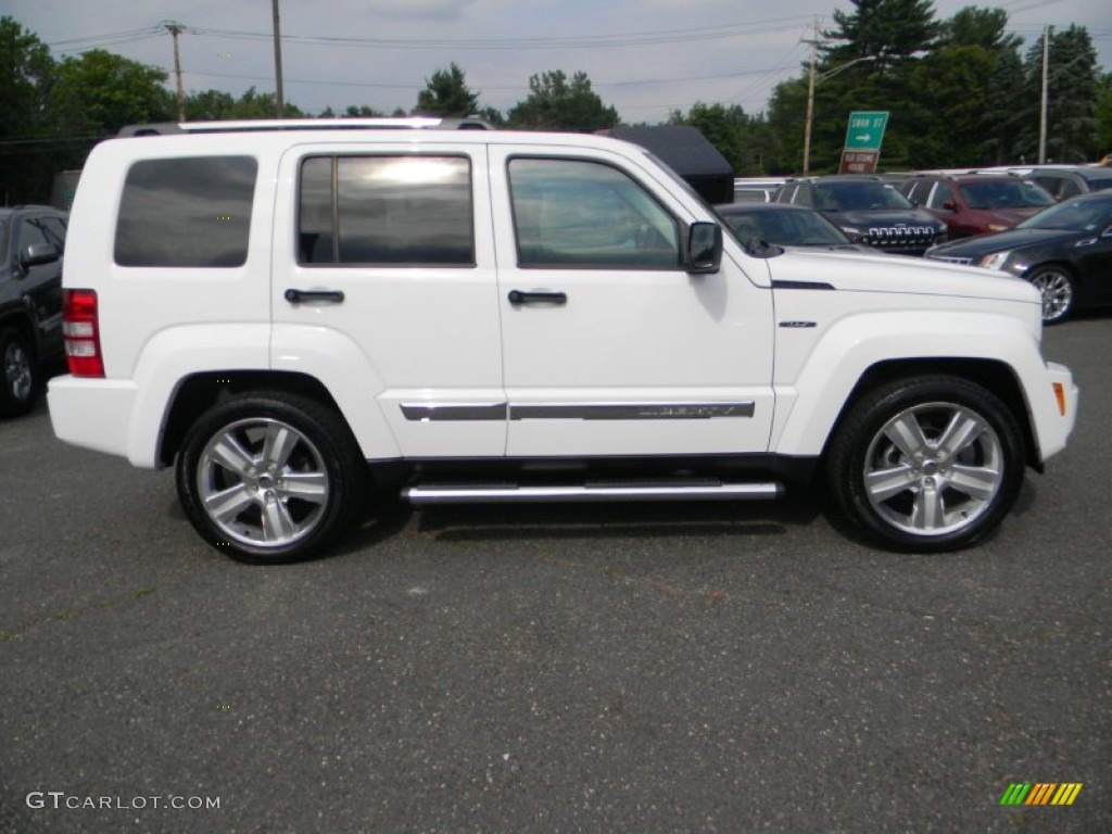2012 Liberty Jet 4x4 - Bright White / Dark Slate Gray photo #5
