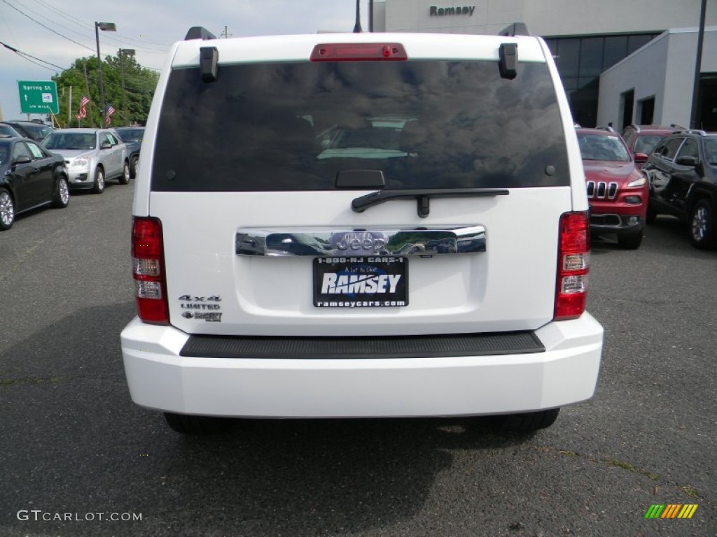 2012 Liberty Jet 4x4 - Bright White / Dark Slate Gray photo #7