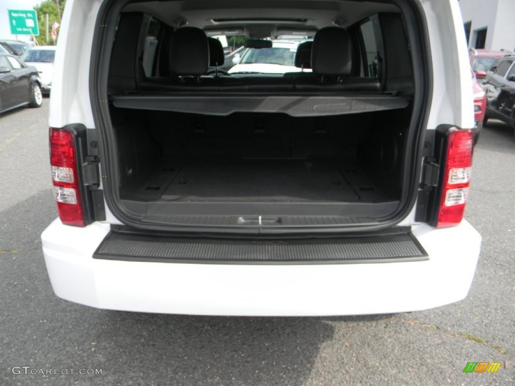 2012 Liberty Jet 4x4 - Bright White / Dark Slate Gray photo #8