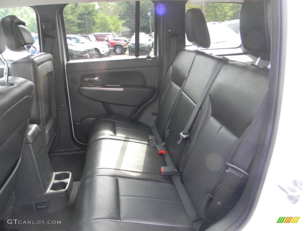 2012 Liberty Jet 4x4 - Bright White / Dark Slate Gray photo #11