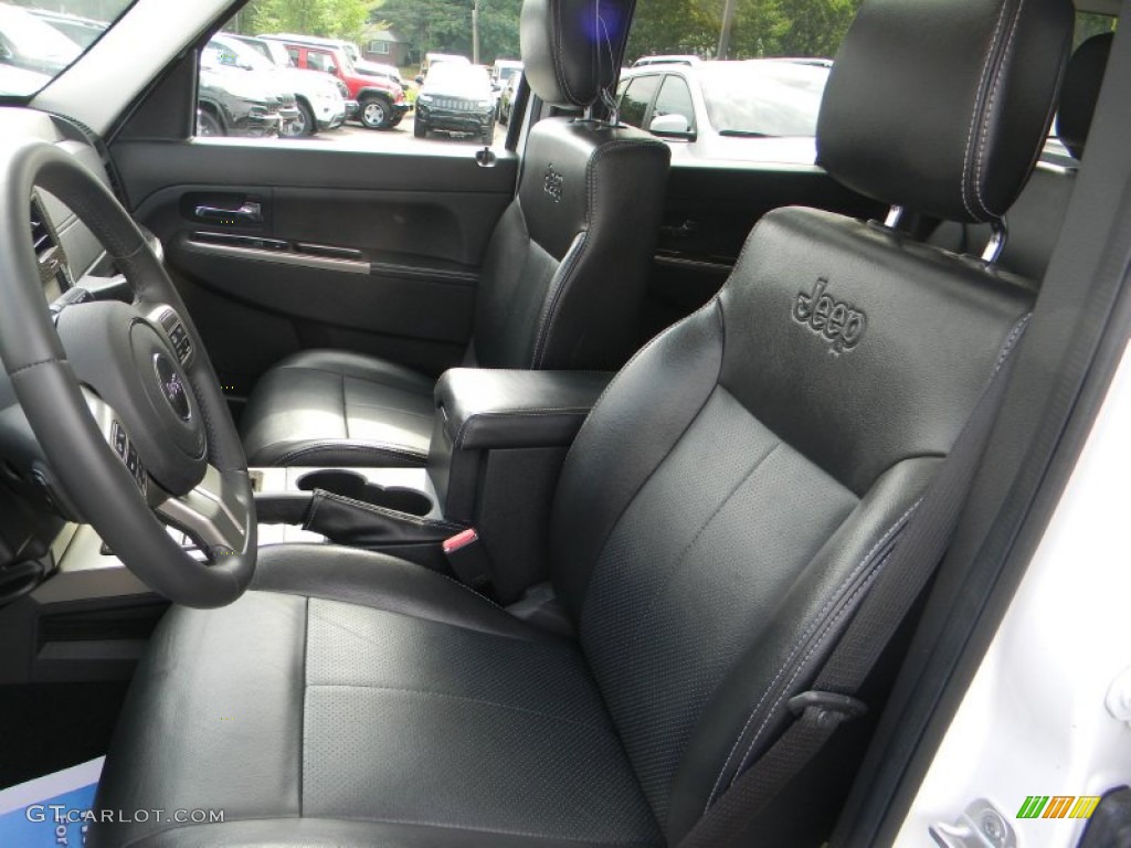 2012 Liberty Jet 4x4 - Bright White / Dark Slate Gray photo #14