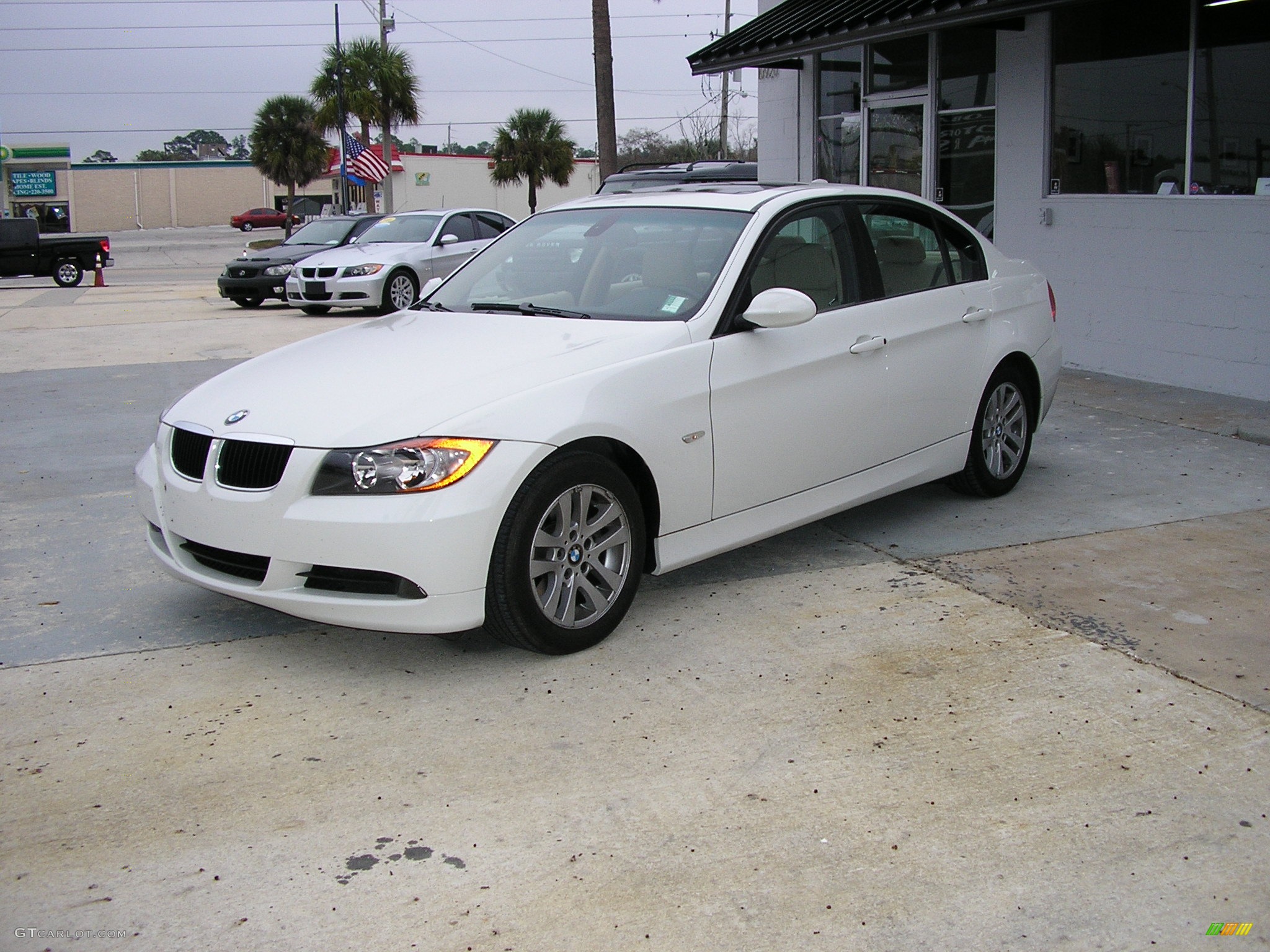 2006 3 Series 325i Sedan - Alpine White / Black photo #1