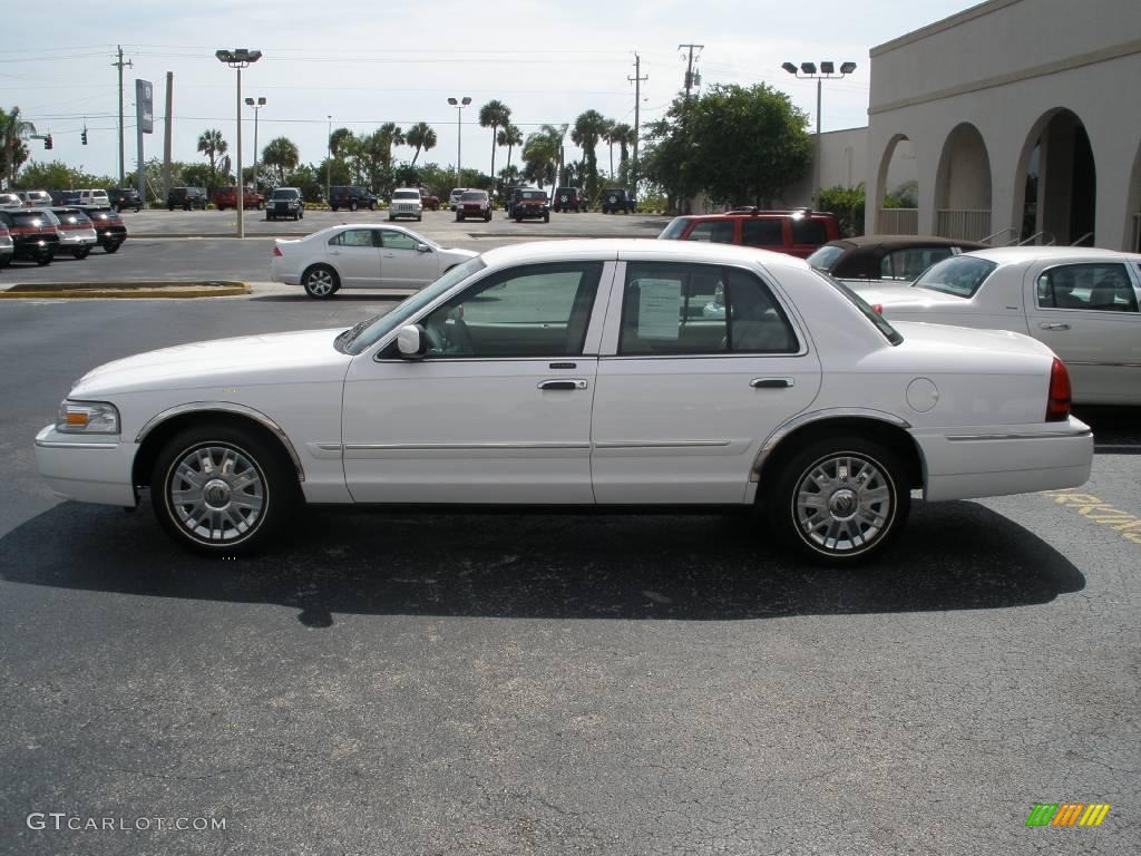 2006 Grand Marquis GS - Vibrant White / Light Camel photo #2