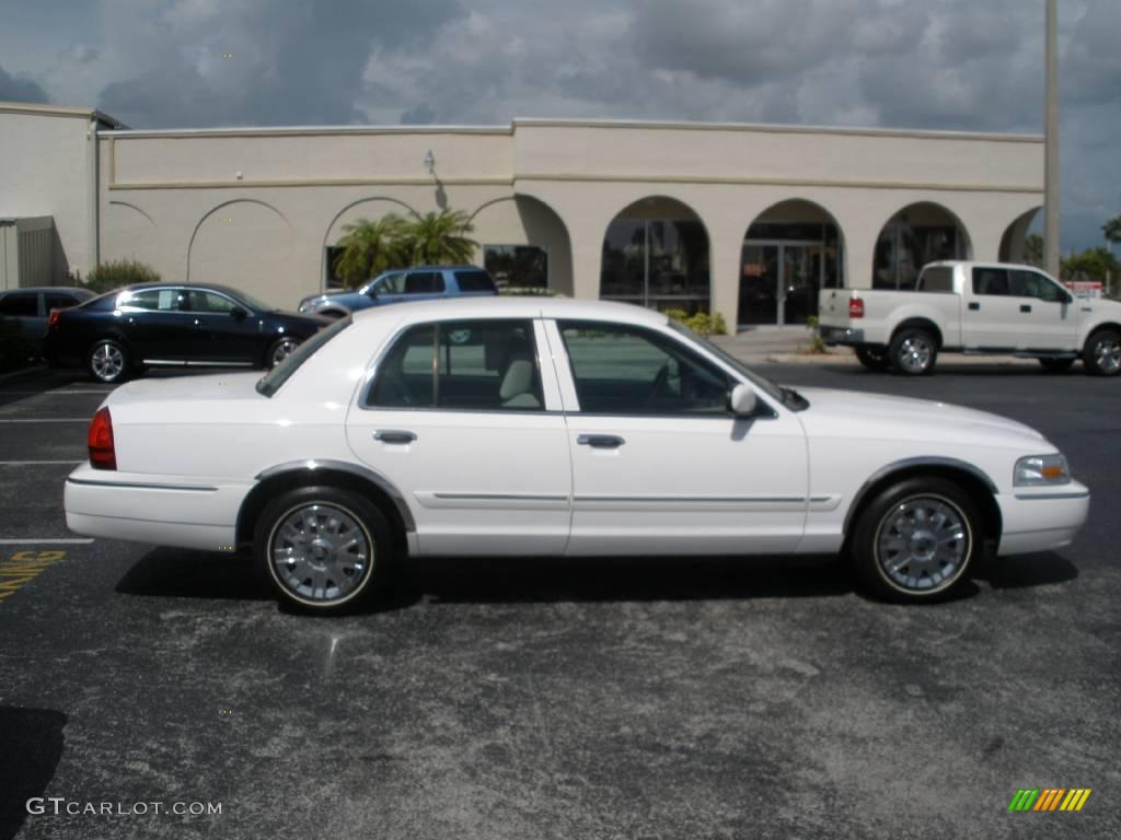 2006 Grand Marquis GS - Vibrant White / Light Camel photo #6