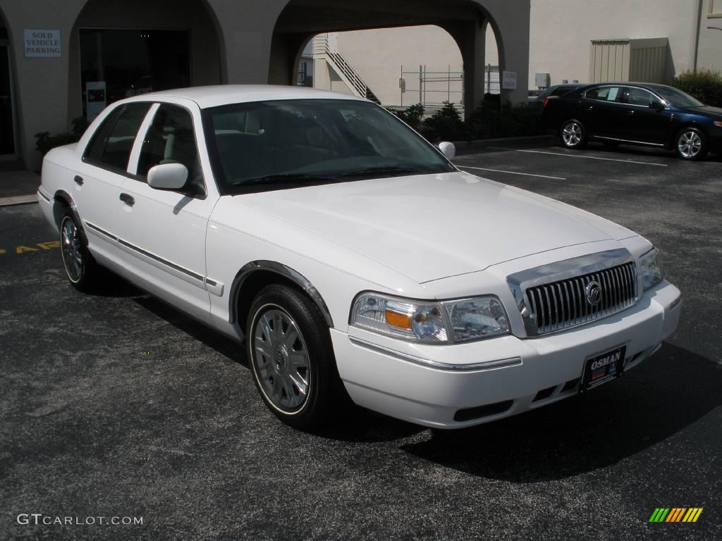 2006 Grand Marquis GS - Vibrant White / Light Camel photo #7