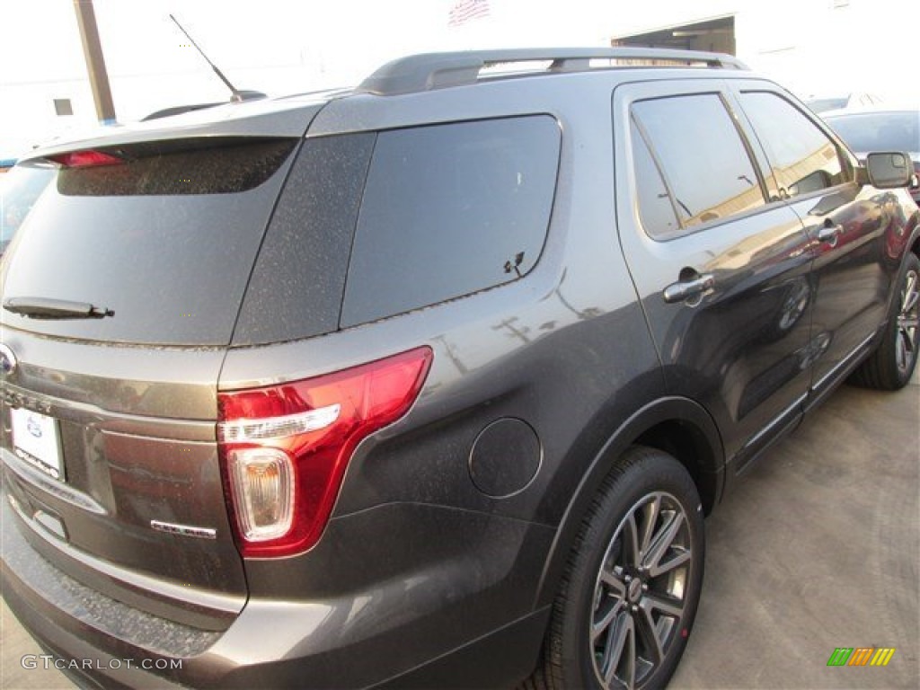 2015 Explorer XLT - Magnetic / Charcoal Black photo #6