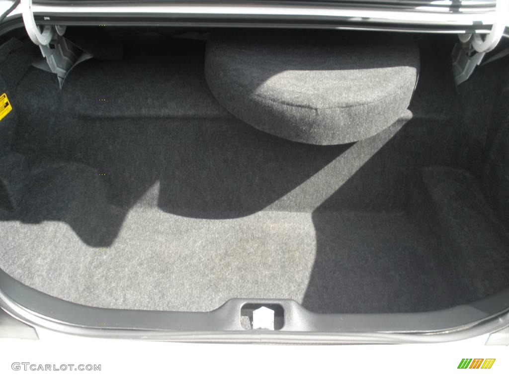 2006 Grand Marquis GS - Vibrant White / Light Camel photo #15