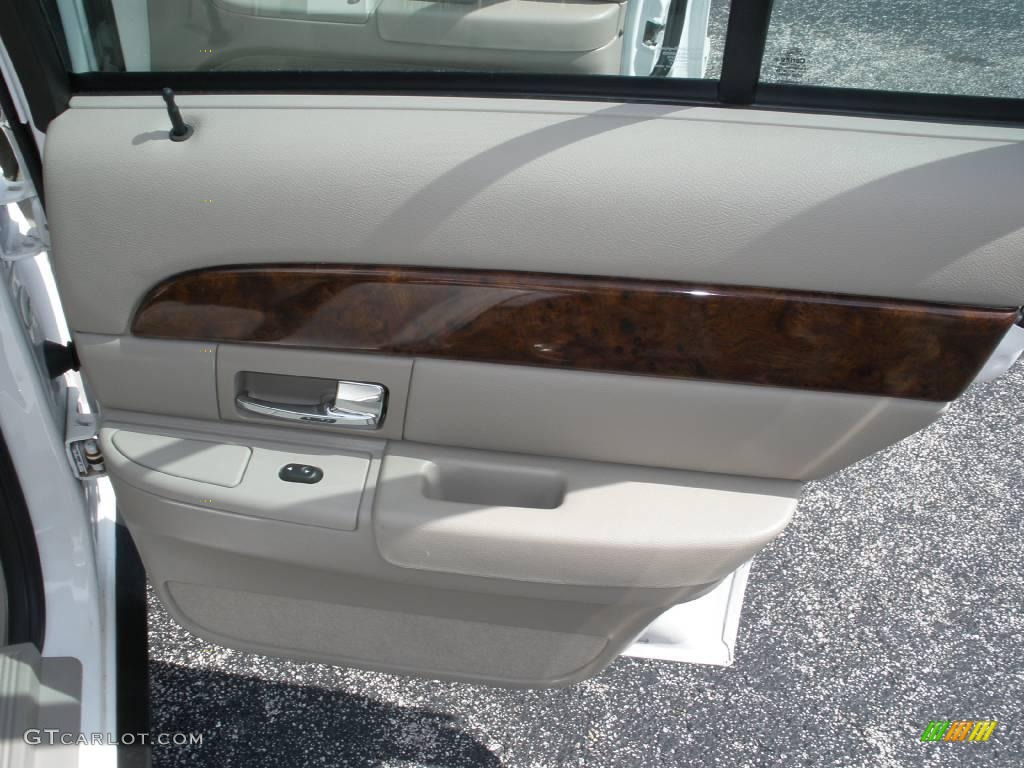 2006 Grand Marquis GS - Vibrant White / Light Camel photo #19