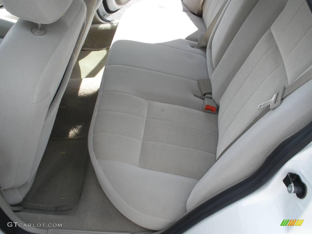 2006 Grand Marquis GS - Vibrant White / Light Camel photo #21