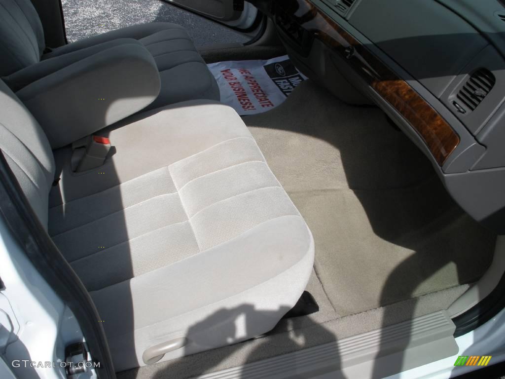 2006 Grand Marquis GS - Vibrant White / Light Camel photo #22