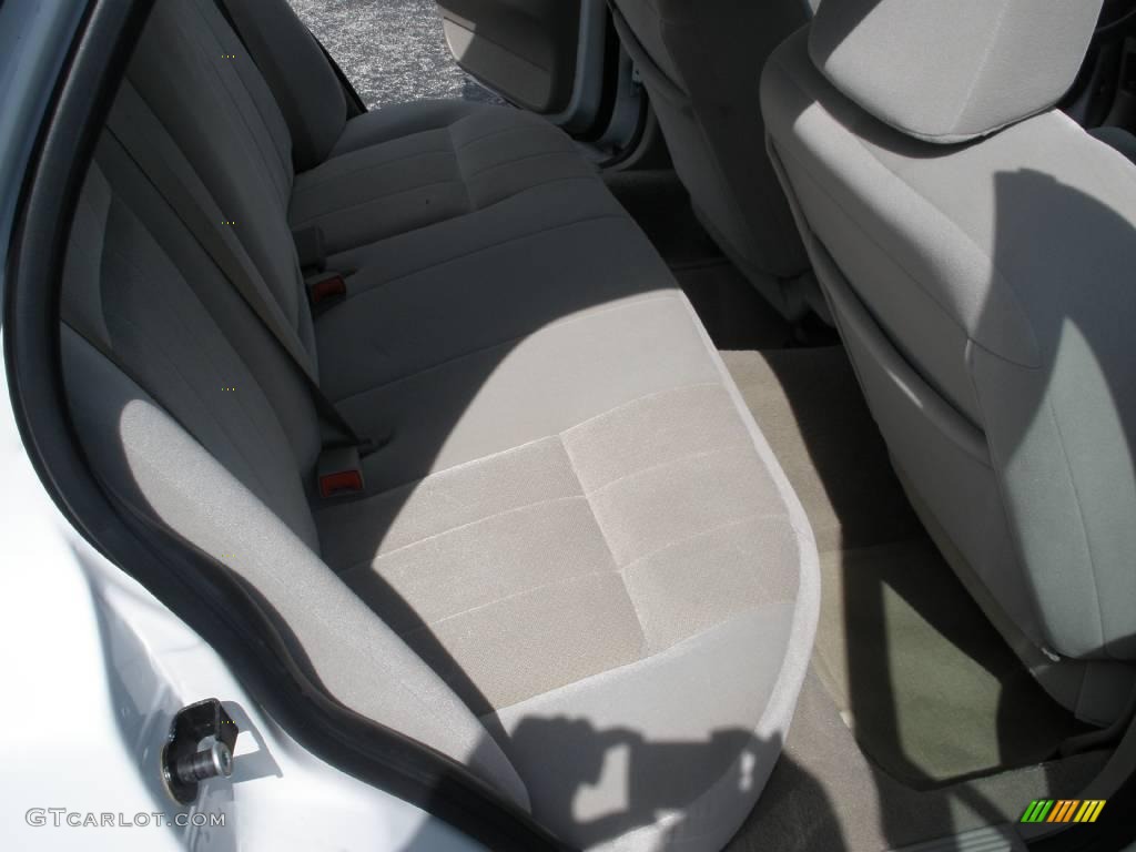 2006 Grand Marquis GS - Vibrant White / Light Camel photo #23