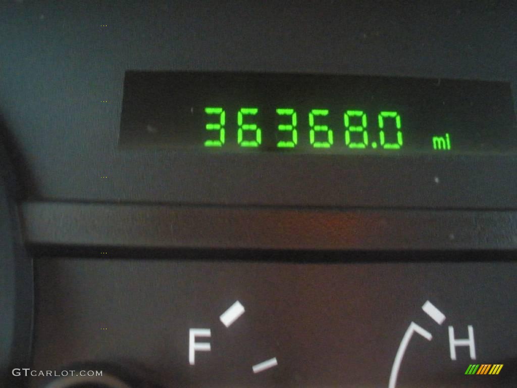 2006 Grand Marquis GS - Vibrant White / Light Camel photo #24