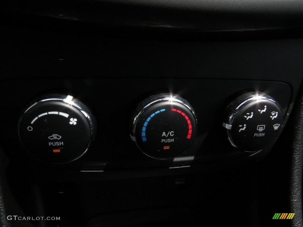 2014 Avenger SE - Redline 2-Coat Pearl / Black photo #21