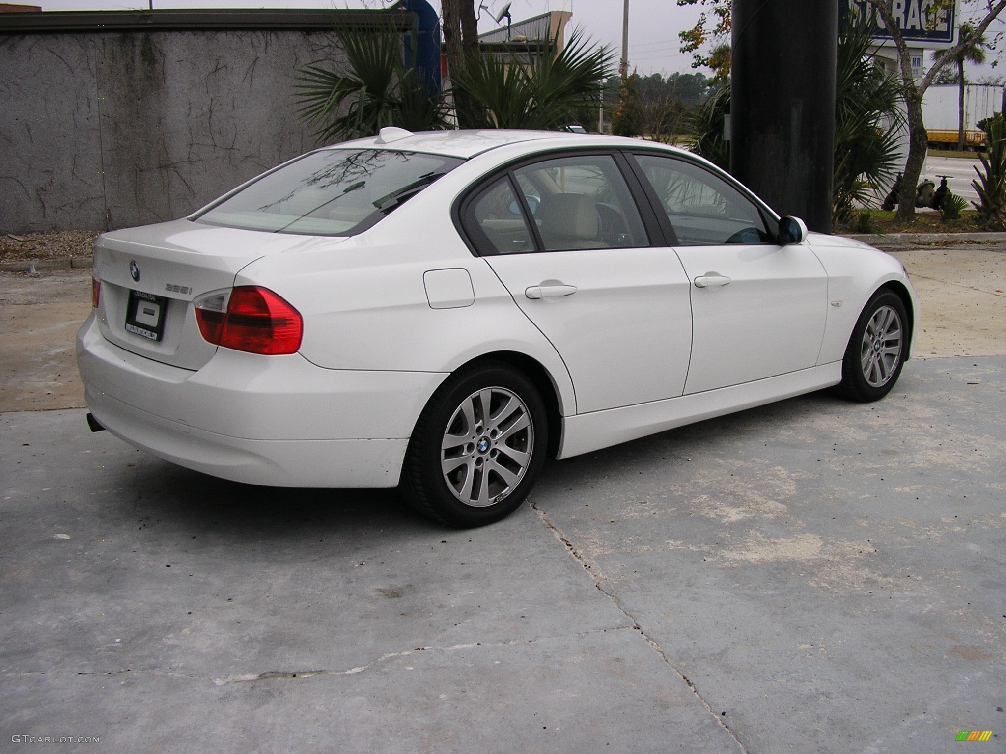 2006 3 Series 325i Sedan - Alpine White / Black photo #6