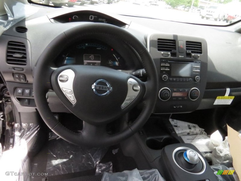 2015 Nissan LEAF S Black Dashboard Photo #94974302