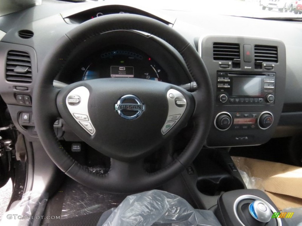 2015 Nissan LEAF S Black Dashboard Photo #94974716