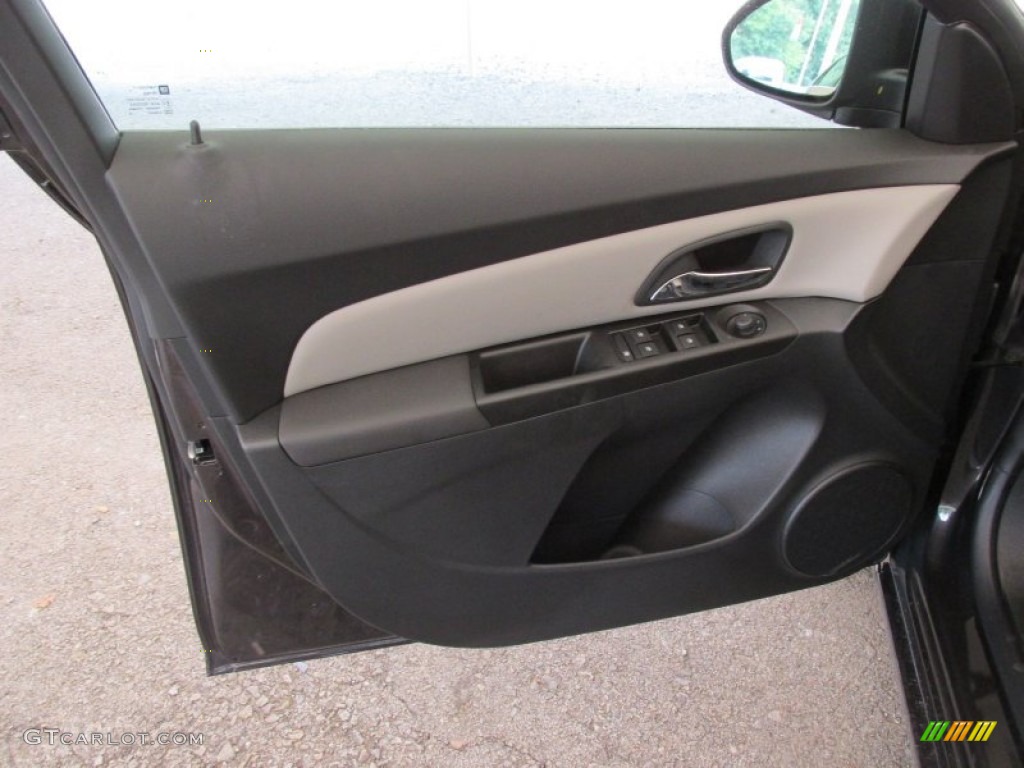 2014 Cruze LS - Tungsten Metallic / Jet Black/Medium Titanium photo #11