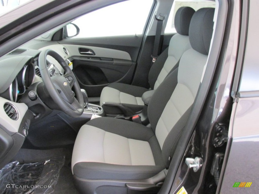 2014 Cruze LS - Tungsten Metallic / Jet Black/Medium Titanium photo #12