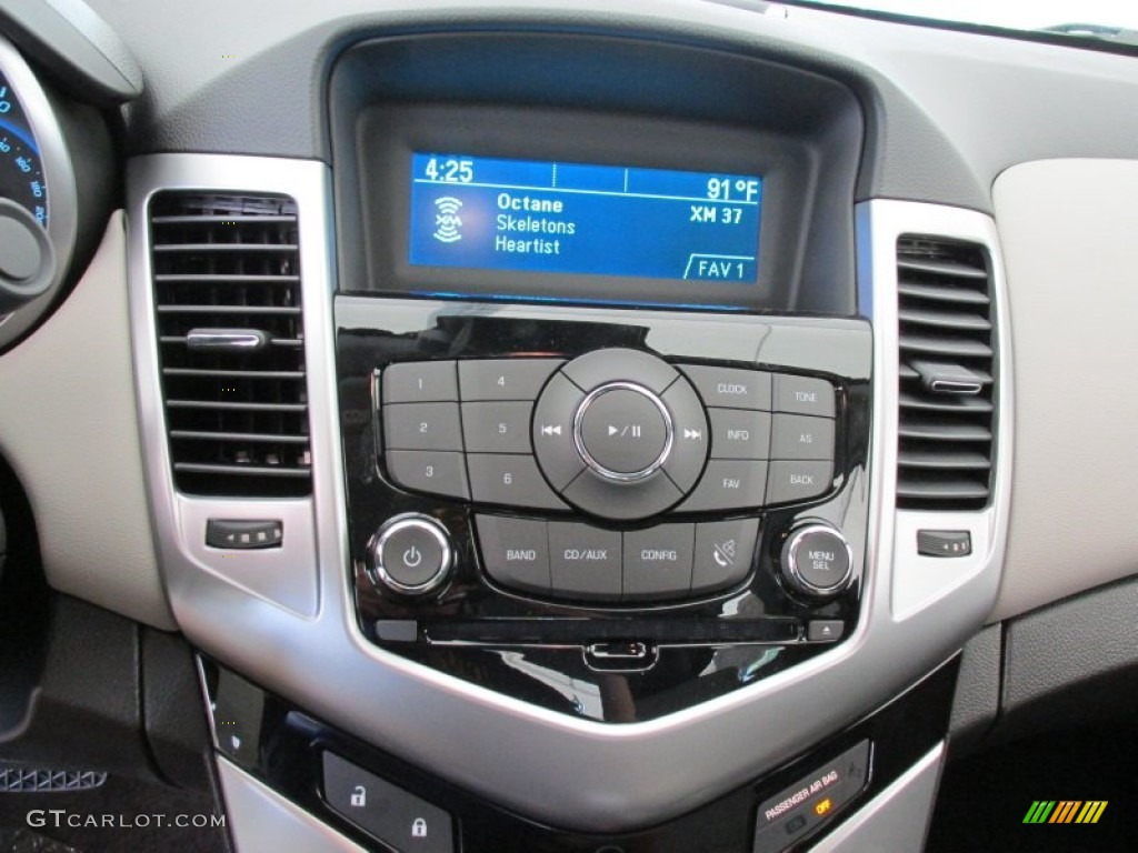 2014 Cruze LS - Tungsten Metallic / Jet Black/Medium Titanium photo #16