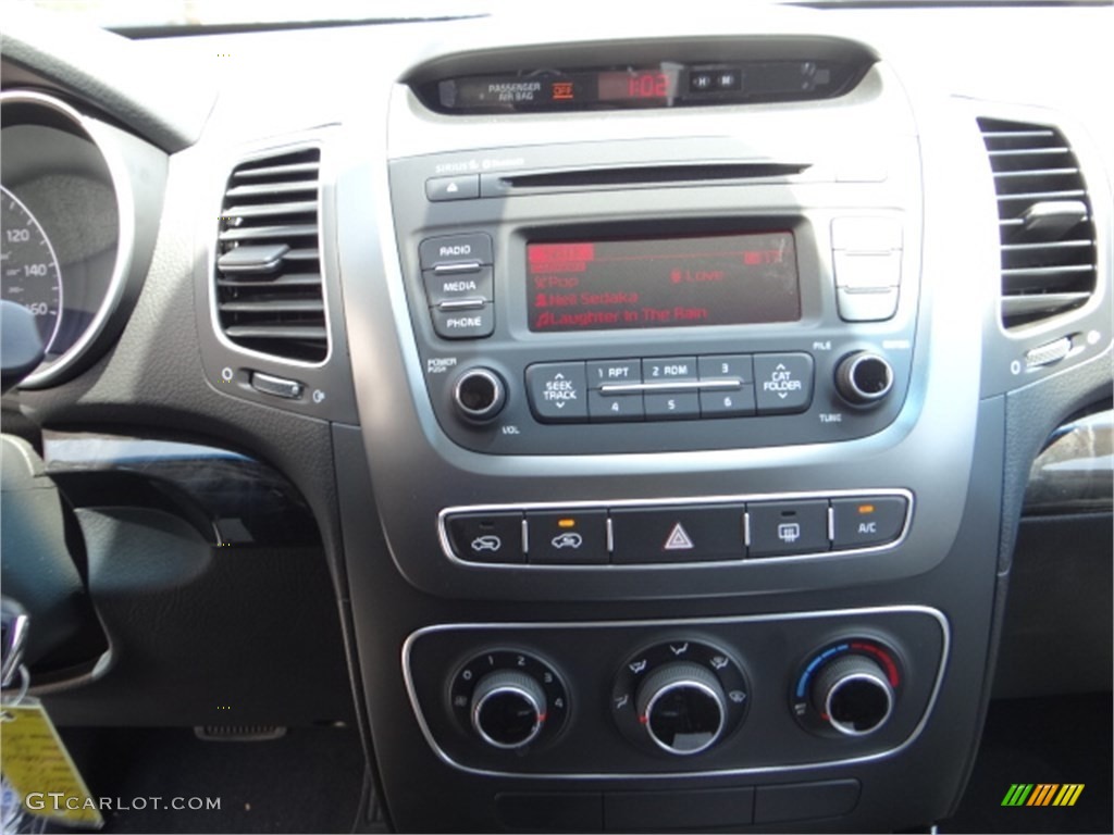2015 Sorento LX - Snow White Pearl / Black photo #12