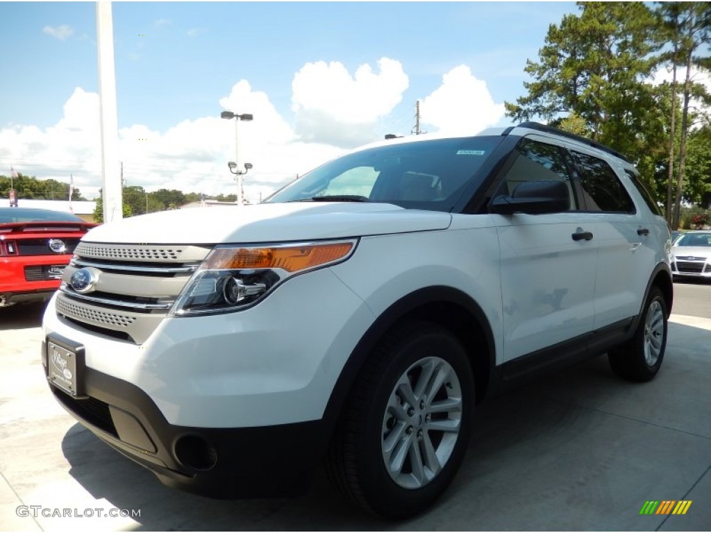 2015 Explorer FWD - Oxford White / Medium Light Stone photo #1