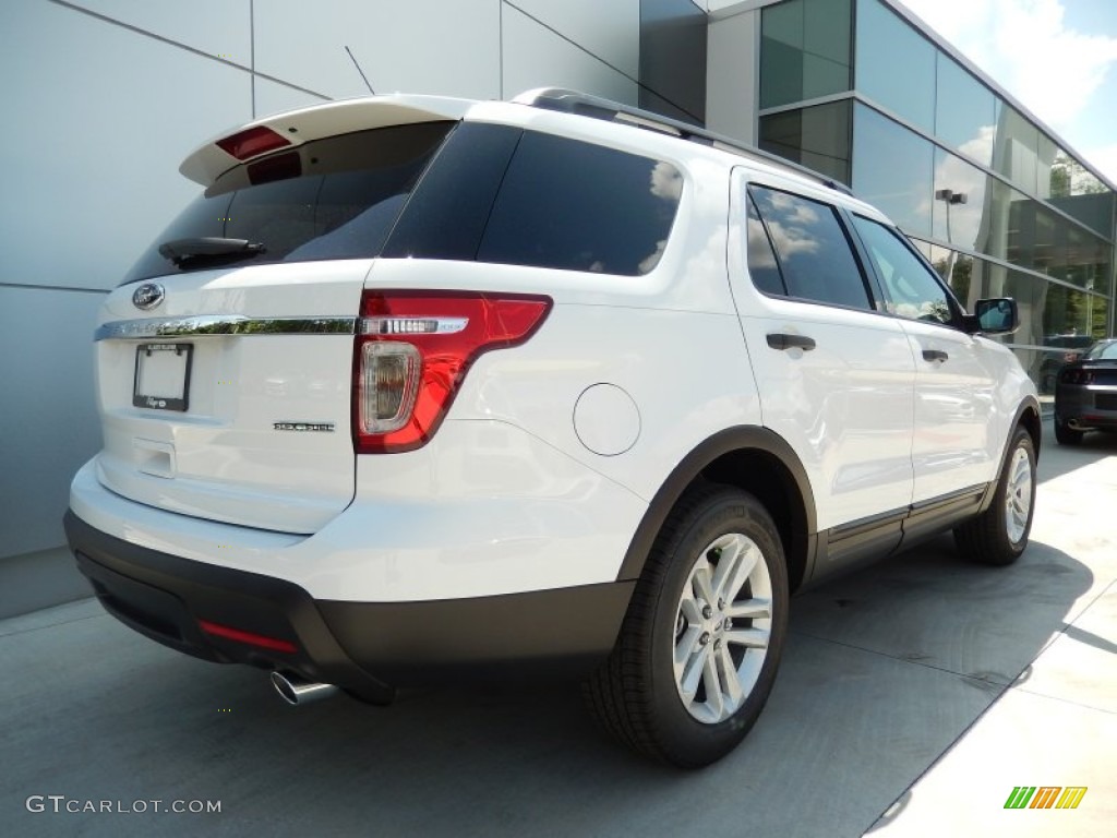 2015 Explorer FWD - Oxford White / Medium Light Stone photo #2
