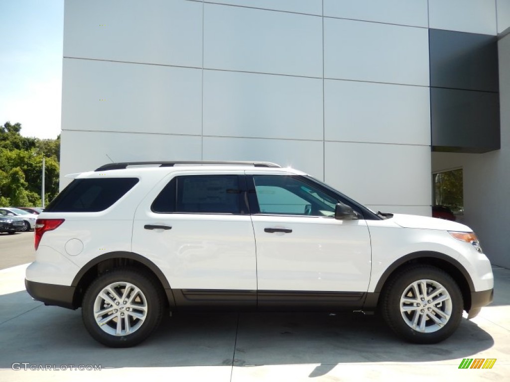 2015 Explorer FWD - Oxford White / Medium Light Stone photo #3