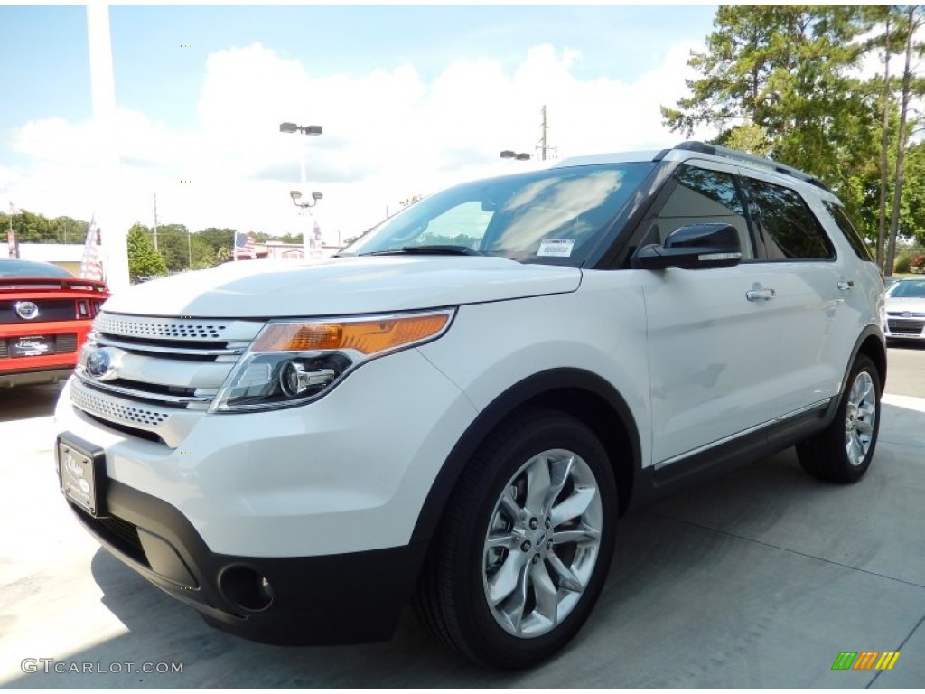 2014 Explorer XLT - Oxford White / Charcoal Black photo #1