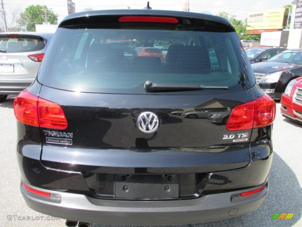 2012 Tiguan SE 4Motion - Deep Black Metallic / Black photo #5