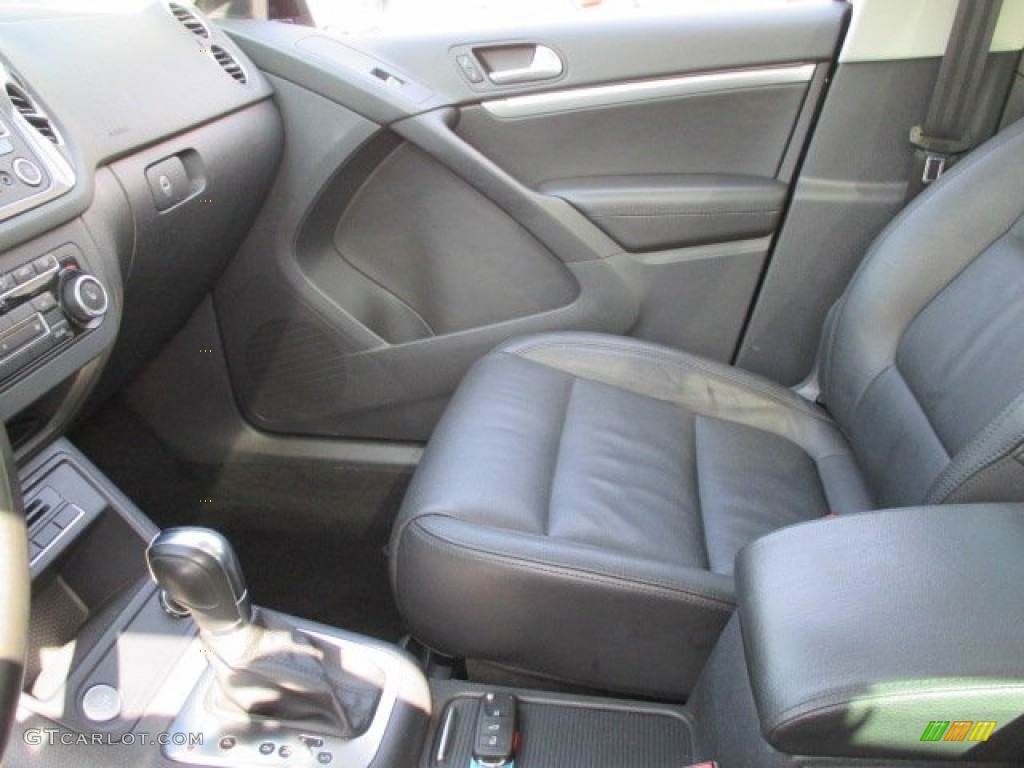 2012 Tiguan SE 4Motion - Deep Black Metallic / Black photo #15
