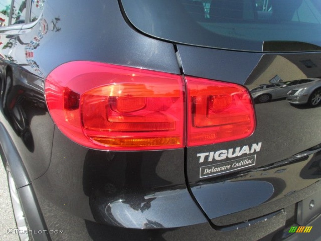 2012 Tiguan SE 4Motion - Deep Black Metallic / Black photo #30