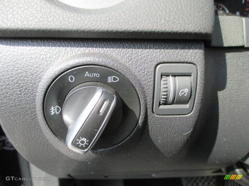 2012 Tiguan SE 4Motion - Deep Black Metallic / Black photo #33