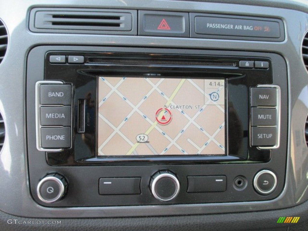 2012 Tiguan SE 4Motion - Deep Black Metallic / Black photo #38