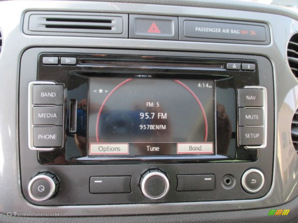 2012 Tiguan SE 4Motion - Deep Black Metallic / Black photo #39