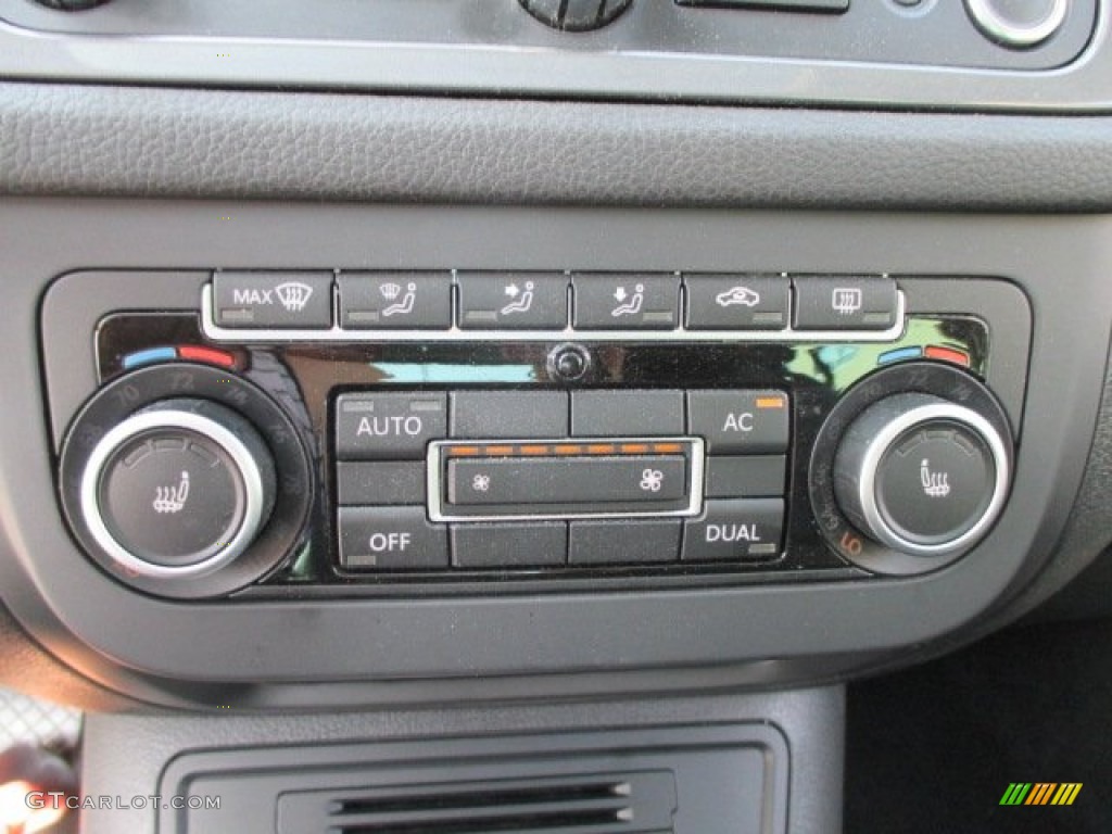 2012 Tiguan SE 4Motion - Deep Black Metallic / Black photo #40