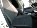 Super White - RAV4 XLE Photo No. 24