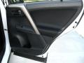 Super White - RAV4 XLE Photo No. 25