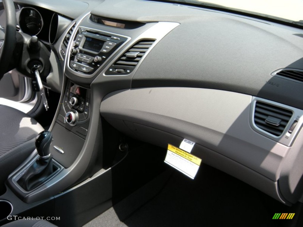 2015 Elantra SE Sedan - Symphony Silver / Gray photo #17