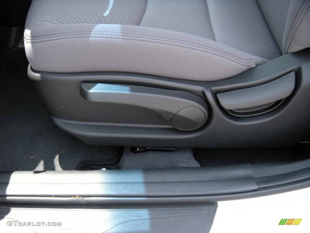 2015 Elantra SE Sedan - Symphony Silver / Gray photo #23